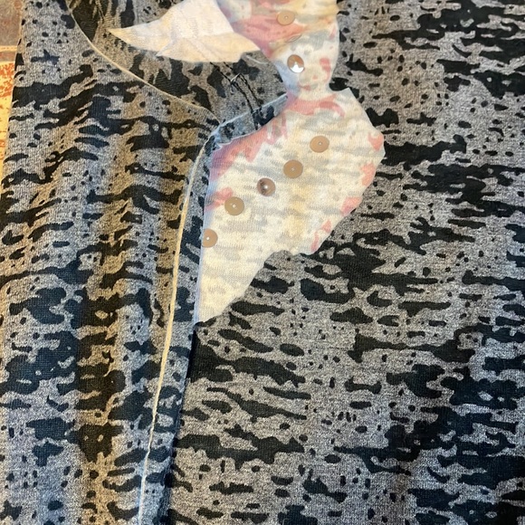 NEW INC embellished T-shirt w/ sequins. Black/pink/white/grey. Size M petite - Picture 9 of 9